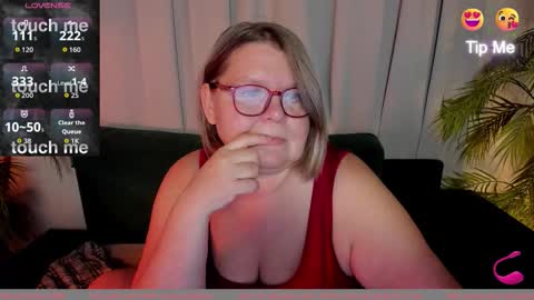Snapshot of shannonshine chatting on 09-22-25, 01:02 Shannon online show from 09-22-25, 01:02