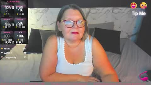 Snapshot of shannonshine chatting on 09-24-25, 05:38 Shannon online show from 09-24-25, 05:38
