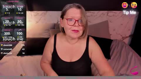 Snapshot of shannonshine chatting on 10-08-25, 06:16 Shannon online show from 10-08-25, 06:16