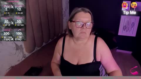 Snapshot of shannonshine chatting on 10-13-25, 01:00 Shannon online show from 10-13-25, 01:00