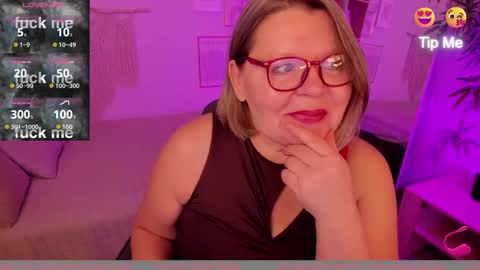 Snapshot of shannonshine chatting on 10-20-25, 01:44 Shannon online show from 10-20-25, 01:44