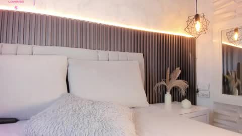 SHANON online show from 11-20-25, 07:35