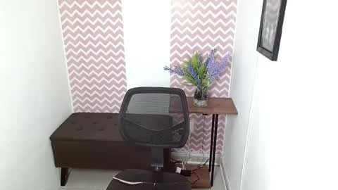 Snapshot of shantalcarson chatting on 05-11-26, 06:16 Dayana online show from 05-11-26, 06:16
