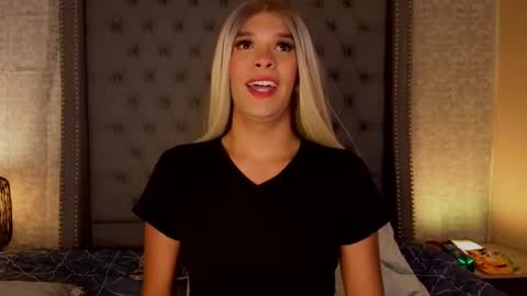 Snapshot of shantaljoness chatting on 09-10-25, 08:53 Shantal Jones online show from 09-10-25, 08:53