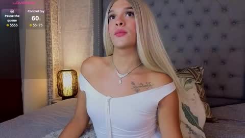 Snapshot of shantaljoness chatting on 09-12-25, 09:04 Shantal Jones online show from 09-12-25, 09:04