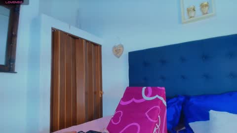 shantallvegga1 online show from 09-16-25, 12:17