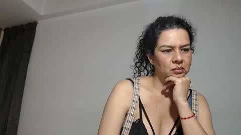 sharickleon11 online show from 11-12-25, 01:50