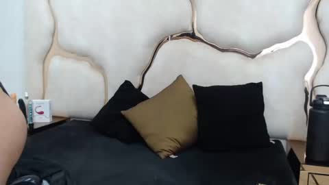 Snapshot of shariff_ chatting on 02-02-25, 01:52 shariff_ online show from 02-02-25, 01:52