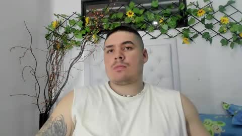 Snapshot of sharkmerlin chatting on 10-31-25, 12:33 jhon deibyd online show from 10-31-25, 12:33