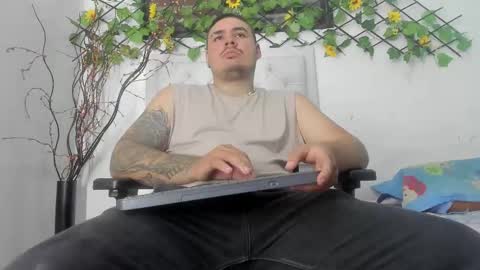 Snapshot of sharkmerlin chatting on 11-04-25, 04:22 jhon deibyd online show from 11-04-25, 04:22