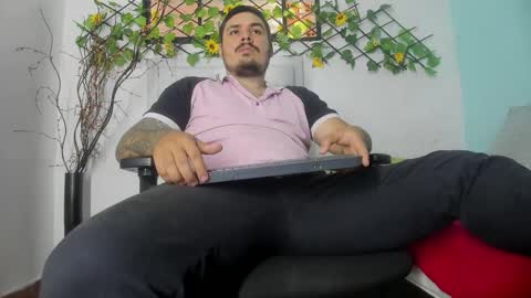 Snapshot of sharkmerlin chatting on 11-25-25, 08:42 jhon deibyd online show from 11-25-25, 08:42