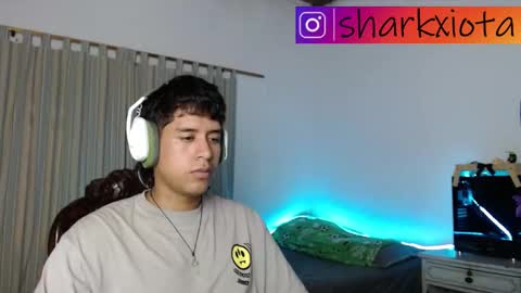 Snapshot of sharky_g chatting on 10-08-25, 04:54 Frqnko online show from 10-08-25, 04:54