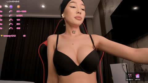 Snapshot of sharlin_13 chatting on 02-05-25, 01:04 Sharlin online show from 02-05-25, 01:04