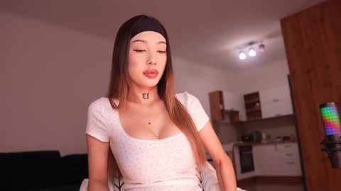 Snapshot of sharlin_13 chatting on 10-29-25, 12:46 Sharlin online show from 10-29-25, 12:46