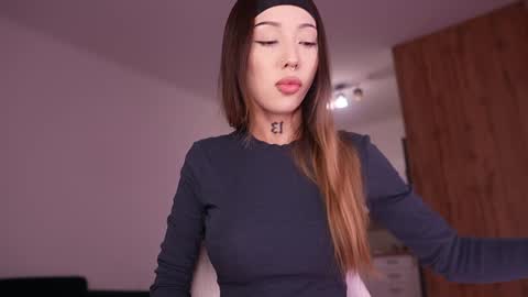 Snapshot of sharlin_13 chatting on 12-15-25, 12:48 Sharlin online show from 12-15-25, 12:48