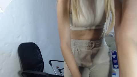 Snapshot of sharlotte__jones chatting on 02-04-25, 03:15 Sara online show from 02-04-25, 03:15