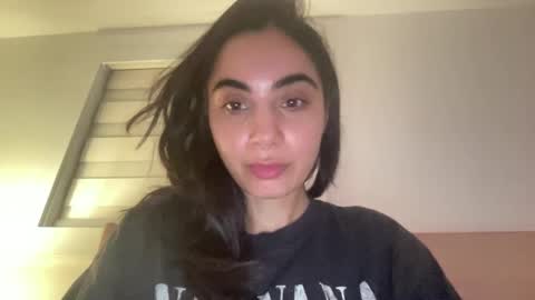 sharnn_b online show from 11-17-25, 05:57