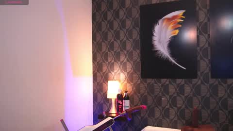 Snapshot of sharomross chatting on 11-22-25, 07:13 Sharom online show from 11-22-25, 07:13