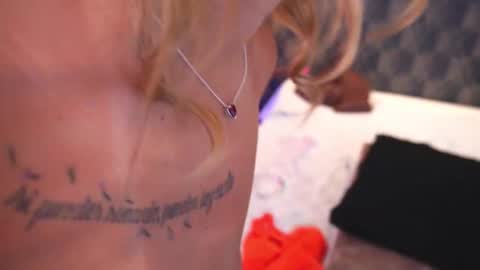 Snapshot of sharomross chatting on 11-27-25, 04:53 Sharom online show from 11-27-25, 04:53