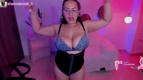 Snapshot of sharon_brook chatting on 11-13-25, 05:28 sharon_brook online show from 11-13-25, 05:28