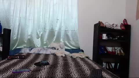 Snapshot of sharon_stonne_66 chatting on 01-09-25, 11:03 S H A R O N online show from 01-09-25, 11:03