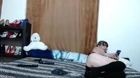 Snapshot of sharon_stonne_66 chatting on 01-21-25, 10:41 S H A R O N online show from 01-21-25, 10:41