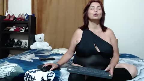 Snapshot of sharon_stonne_66 chatting on 10-16-25, 11:55 S H A R O N online show from 10-16-25, 11:55