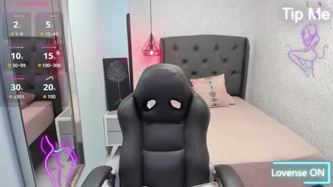 Snapshot of sharonblake5 chatting on 10-25-25, 12:45 M A G N O online show from 10-25-25, 12:45