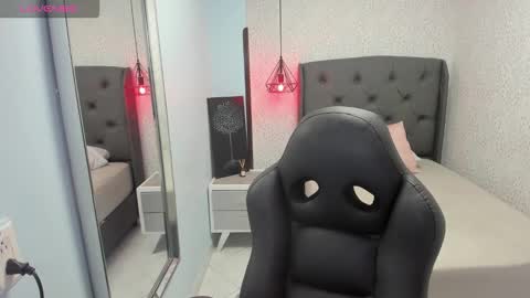 Snapshot of sharonblake5 chatting on 10-27-25, 12:20 M A G N O online show from 10-27-25, 12:20