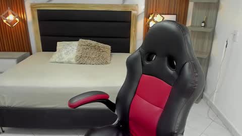 Snapshot of sharonblake5 chatting on 11-01-25, 01:02 M A G N O online show from 11-01-25, 01:02