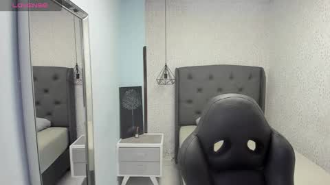 Snapshot of sharonblake5 chatting on 11-27-25, 12:29 M A G N O online show from 11-27-25, 12:29