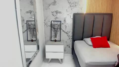 Snapshot of sharonblake5 chatting on 01-17-26, 01:27 M A G N O online show from 01-17-26, 01:27