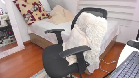 Sharon online show from 01-15-25, 04:32