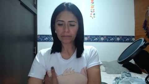 Snapshot of sharoon__cherry_ chatting on 09-12-25, 12:11 sharon online show from 09-12-25, 12:11