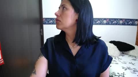 Snapshot of sharoon__cherry_ chatting on 10-22-25, 11:54 sharon online show from 10-22-25, 11:54