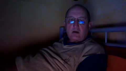 Snapshot of sharpshoder chatting on 03-08-25, 09:40 Peter online show from 03-08-25, 09:40