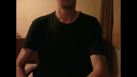 Snapshot of shedevr02 chatting on 10-06-25, 05:10 Roger online show from 10-06-25, 05:10