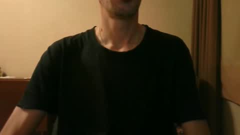 Snapshot of shedevr02 chatting on 10-07-25, 04:48 Roger online show from 10-07-25, 04:48