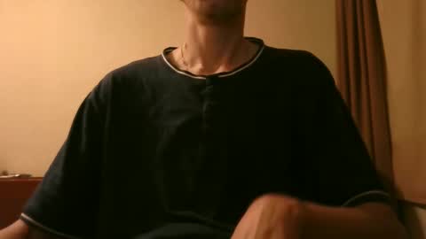 Snapshot of shedevr02 chatting on 11-11-25, 01:00 Roger online show from 11-11-25, 01:00