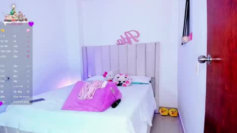 Snapshot of sheirysex chatting on 12-31-24, 06:59 Danna online show from 12-31-24, 06:59