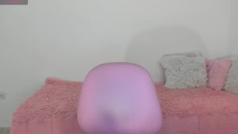 Snapshot of shelly_rohades chatting on 07-25-26, 03:04 online show from 07-25-26, 03:04