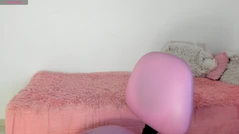Snapshot of shelly_rohades chatting on 07-26-26, 03:25 online show from 07-26-26, 03:25