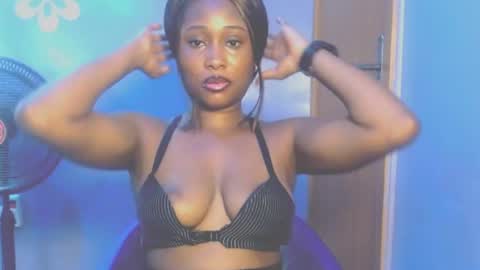 Snapshot of shena_xnomy chatting on 06-18-26, 06:35 Favour online show from 06-18-26, 06:35