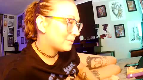 Snapshot of sheridenault chatting on 10-05-25, 10:29 Harley Townsend online show from 10-05-25, 10:29