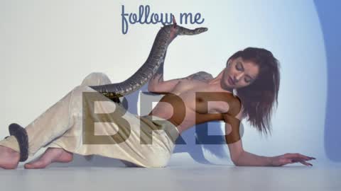 Snapshot of sherry_sandra chatting on 01-18-25, 06:56 Sherry online show from 01-18-25, 06:56