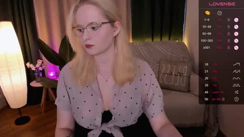 Hello guys my name is Aemilia online show from 03-11-25, 08:52