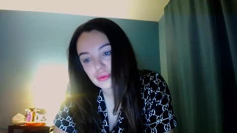 Snapshot of shesyourdream chatting on 11-21-25, 07:34 Vikki online show from 11-21-25, 07:34
