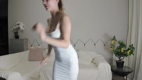 Snapshot of shine_chanel chatting on 12-10-24, 06:28 Chanel online show from 12-10-24, 06:28