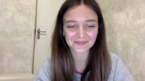 Snapshot of shining_pearl chatting on 10-14-25, 08:20 Jesica online show from 10-14-25, 08:20