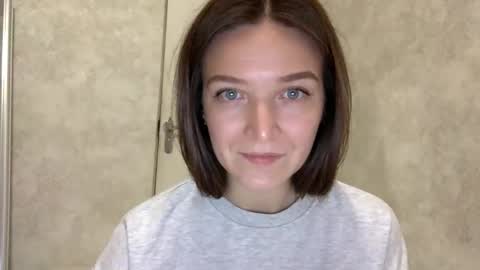 Snapshot of shining_pearl chatting on 10-19-25, 09:04 Jesica online show from 10-19-25, 09:04